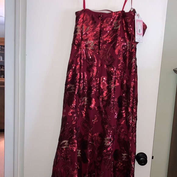 PROM DRESS - Picture 4 of 7